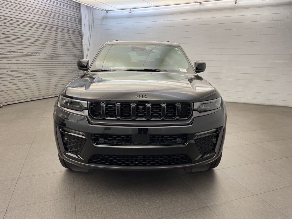 New 2026 Diamond Black Crystal Pearl-Coat Exterior Paint Jeep Limited Reserve image 6