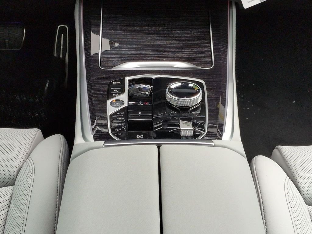 New 2026 Mineral White Metallic BMW xDrive50e image 19
