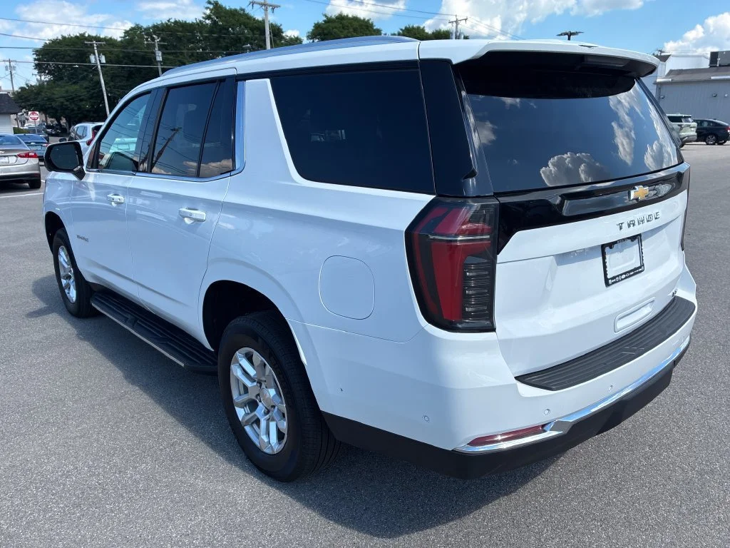 Used 2025 Summit White Chevrolet LT image 7