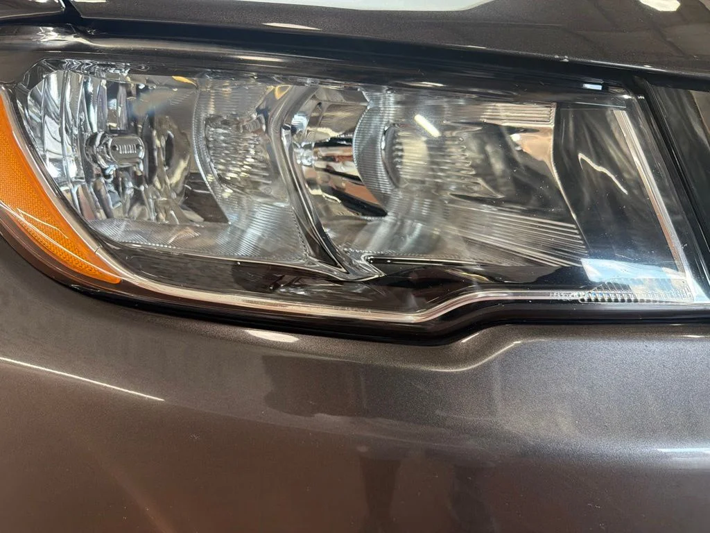Used 2020 Granite Crystal Metallic Clearcoat Jeep Sport image 10