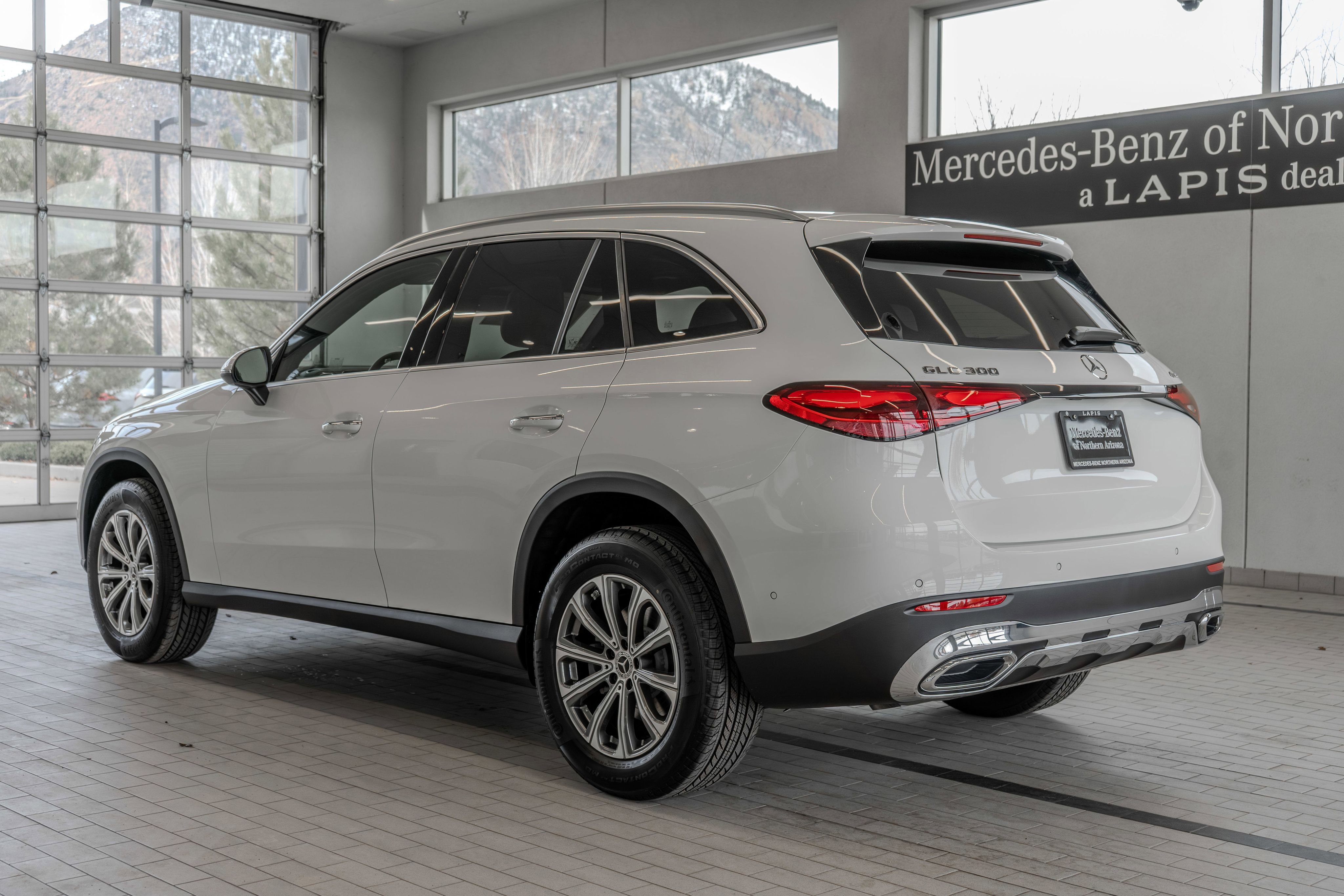 New 2026 Polar White Mercedes-Benz GLC 300 image 13