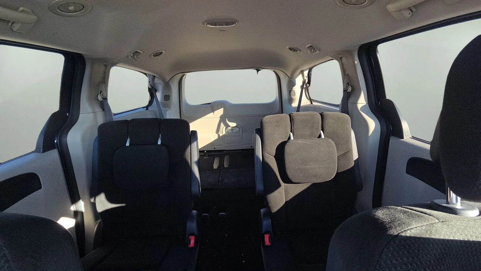 Used 2016 Blue Dodge SE image 15