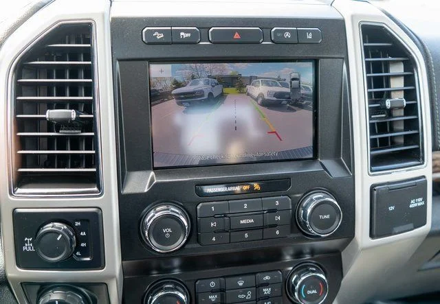 Used 2020 White Ford Lariat image 27