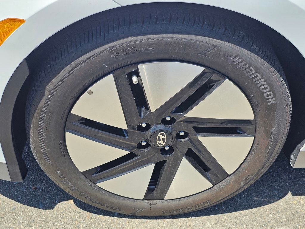 2024 Hyundai IONIQ 6 SE - Photo 9