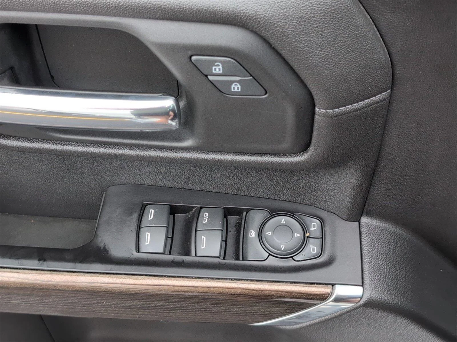 Used 2019 SUMMIT WHITE Chevrolet LT image 16