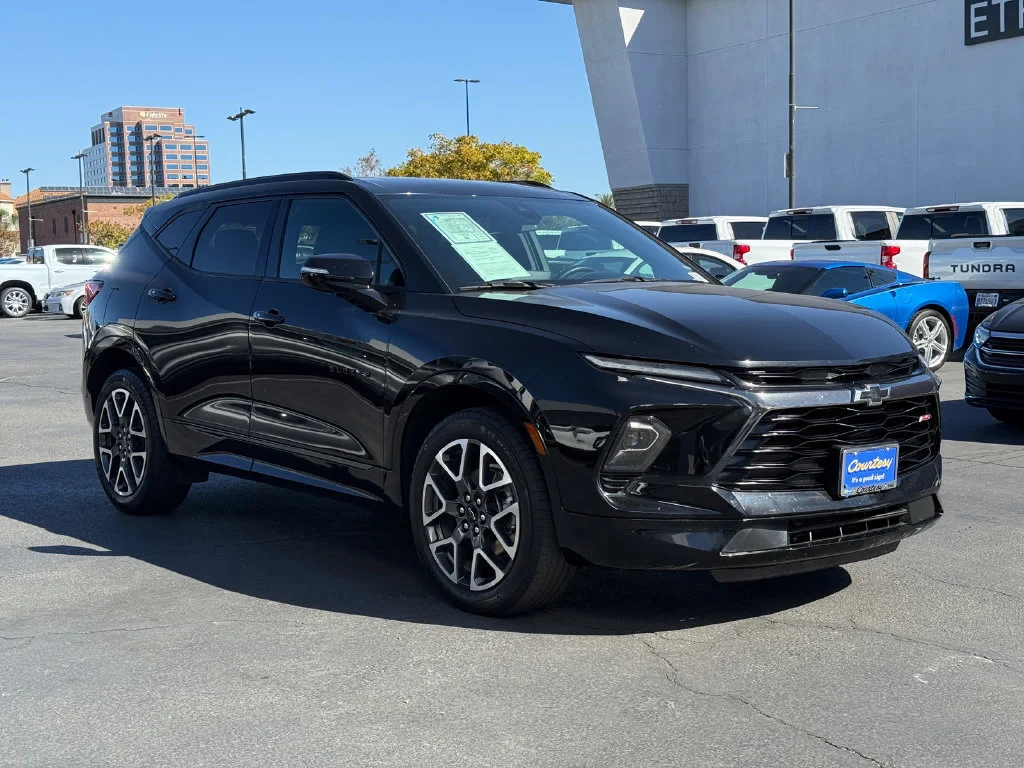 Used 2025 Black Chevrolet RS image 4