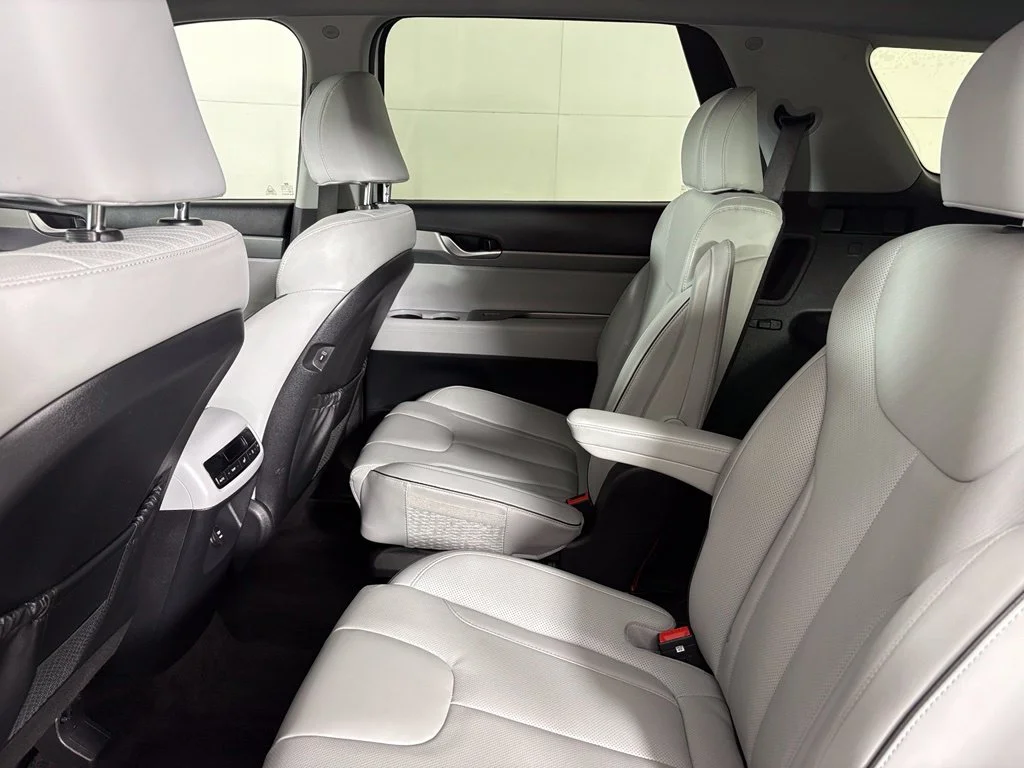 Used 2025 White Hyundai SEL image 36