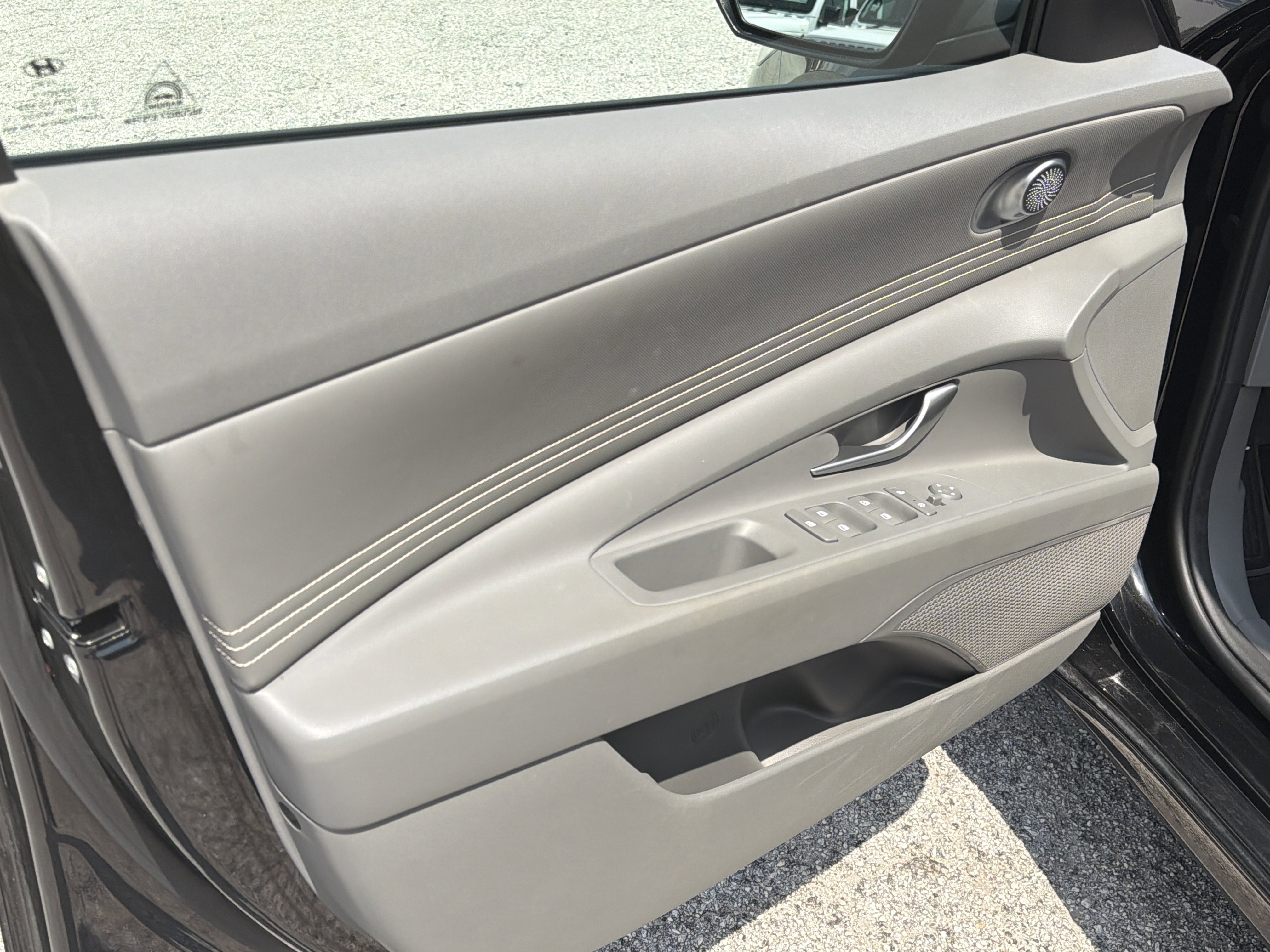 Used 2022 Phantom Black Hyundai SEL image 11