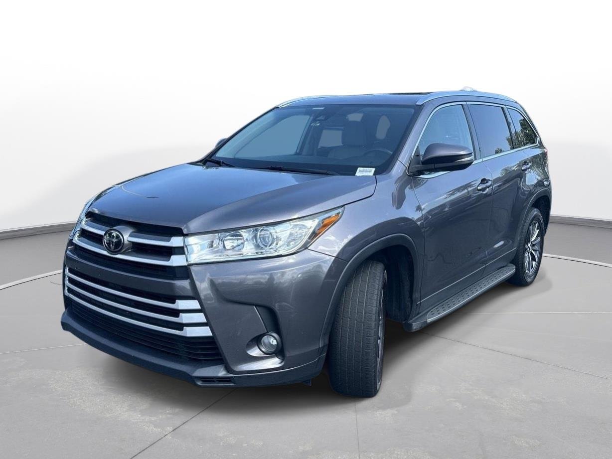 Used 2019 Predawn Gray Mica Toyota XLE image 2