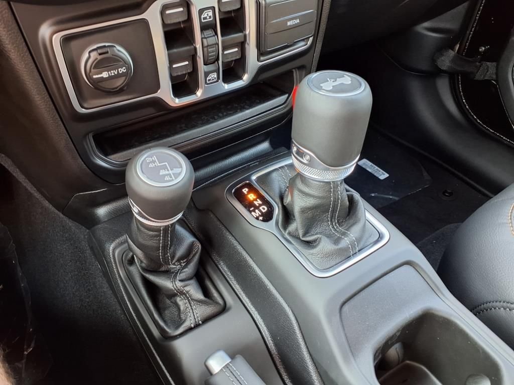 2025 Jeep Wrangler 4-Door Sahara - Photo 16