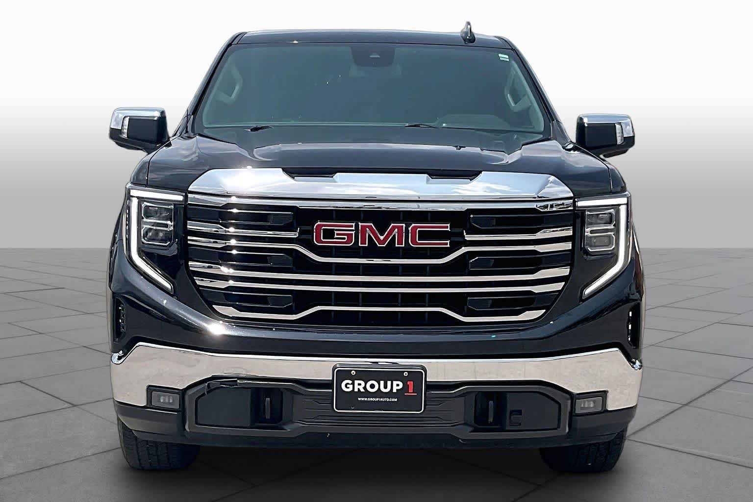 Used 2024 Onyx Black GMC SLT image 4
