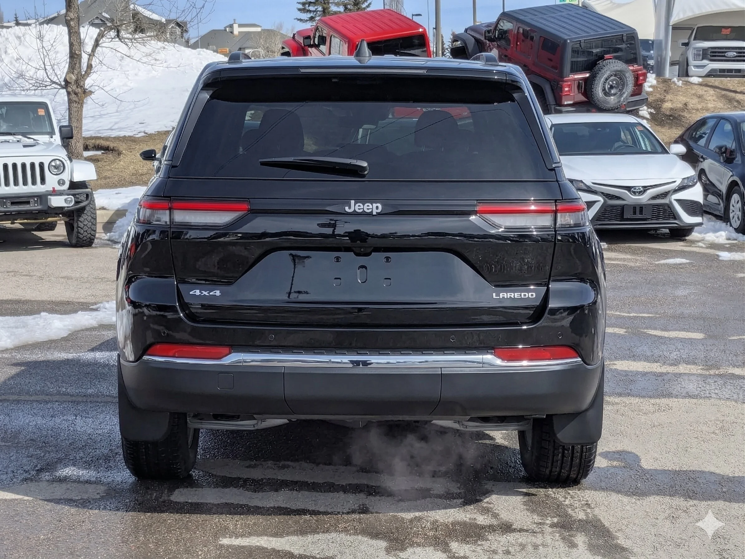 New 2026 Black Jeep Laredo - - Classic Theme - Heated Seats - Heated Steering - Remote Start & tons more! image 7