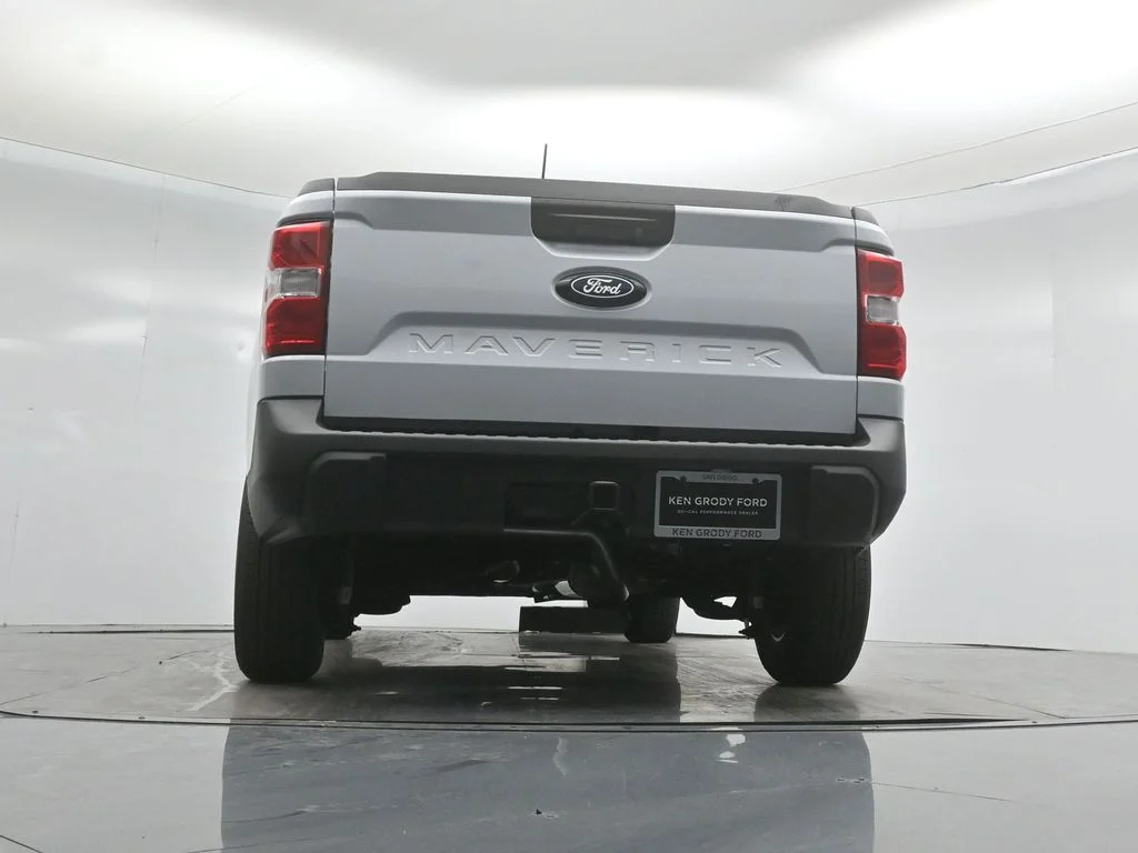 New 2026 Space White Metallic Ford XLT image 42