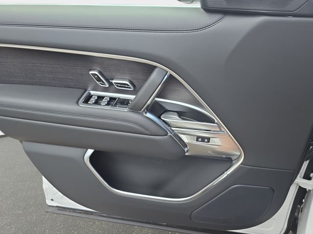 New 2026 Fuji White Land Rover SE image 19