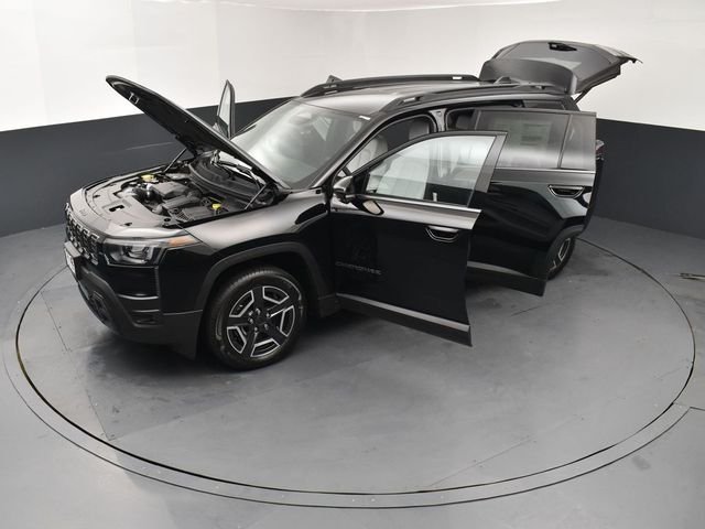 New 2026 Diamond Black Crystal Pearl-Coat Exterior Paint Jeep Limited image 27