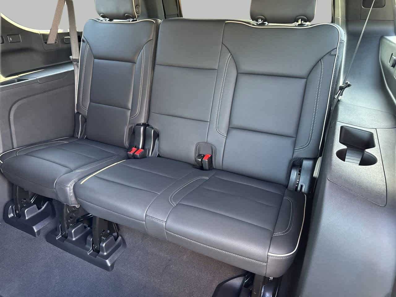 2026 Chevrolet Suburban Premier - Photo 14
