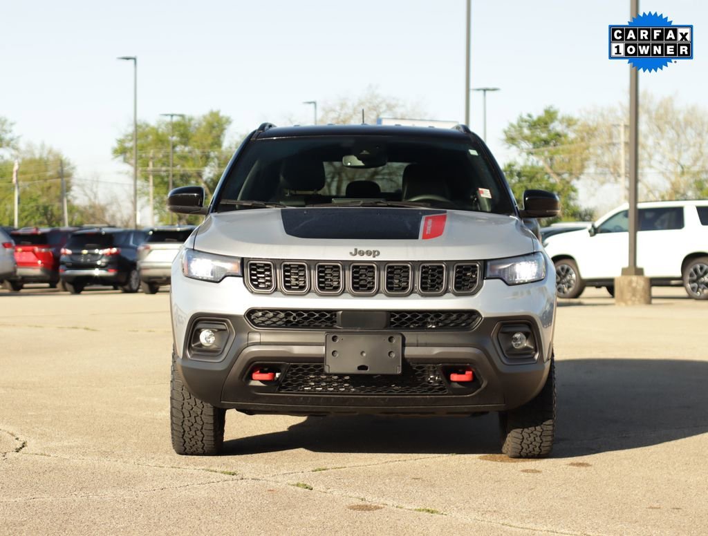 Used 2025 Silver Jeep Trailhawk 4x4 image 2