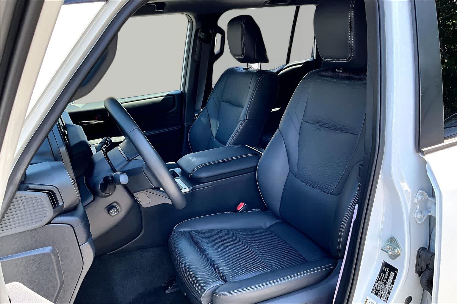 Used 2025 Wind Chill Pearl Toyota  image 8