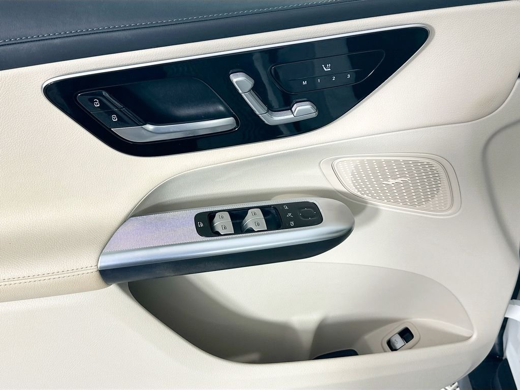 Certified Used 2023  Mercedes-Benz GLC 300 image 17