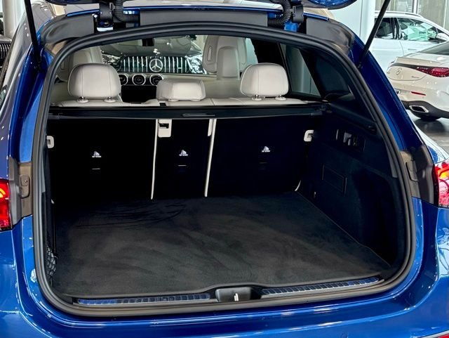 Used 2026 Blue Mercedes-Benz GLC 300 image 32