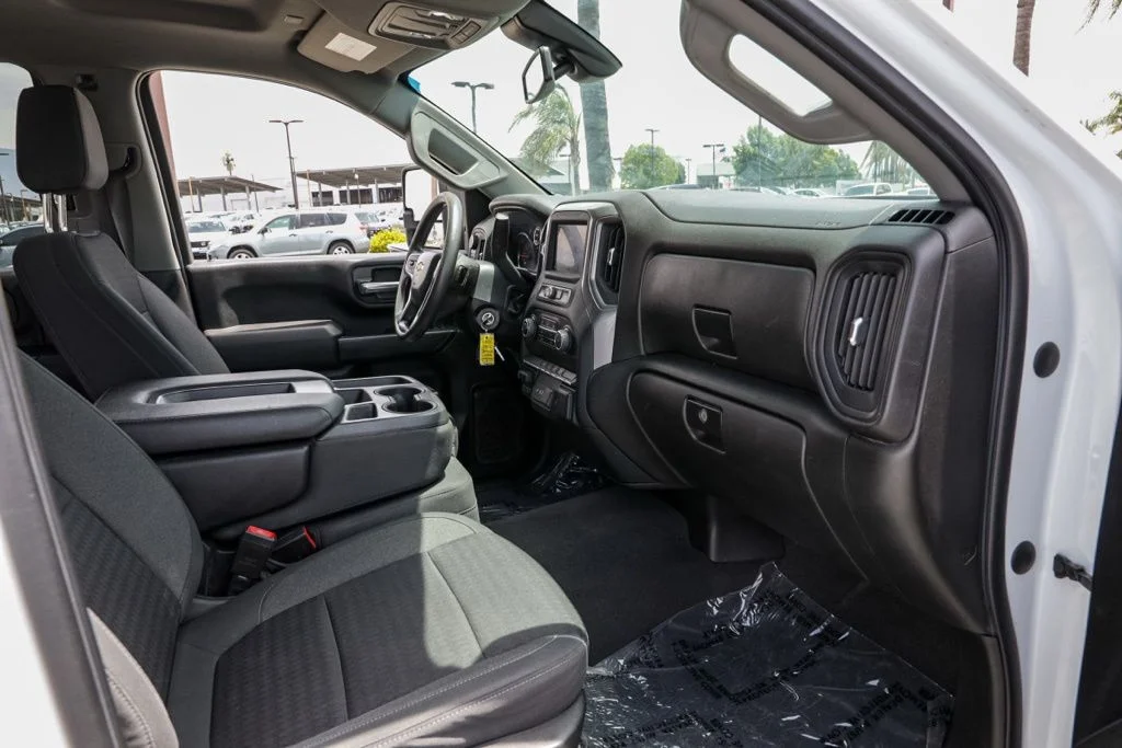 Used 2022 White Chevrolet Custom image 20