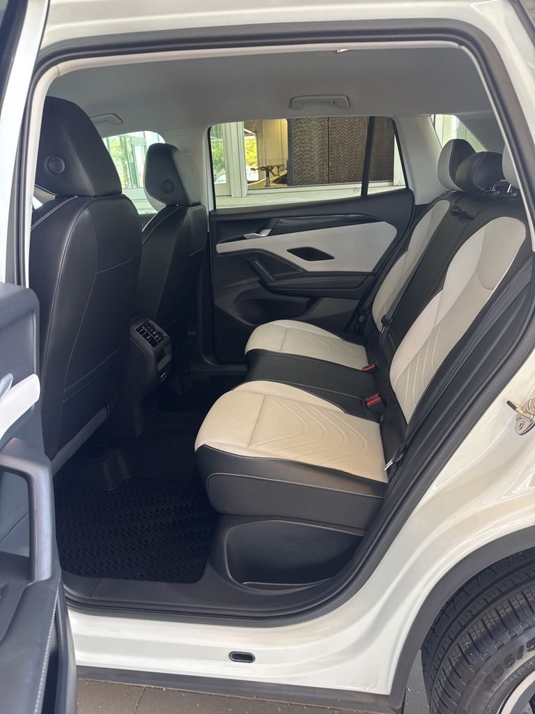 Certified Used 2025 White Volkswagen 2.0T SE image 10