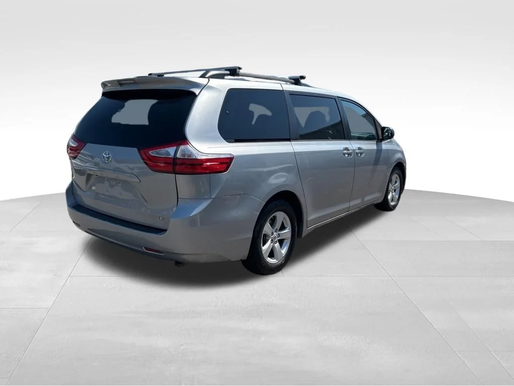 Used 2016 Silver Toyota LE image 7