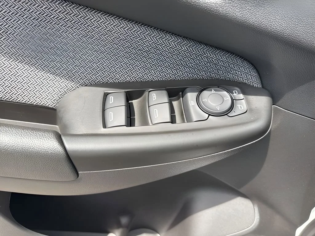 Used 2025 Summit White Chevrolet LT image 25