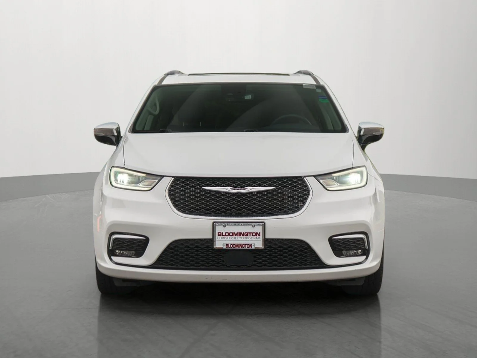 Used 2023 Chrysler Pacifica Limited with VIN 2C4RC1GG7PR533549 for sale in Minneapolis, Minnesota