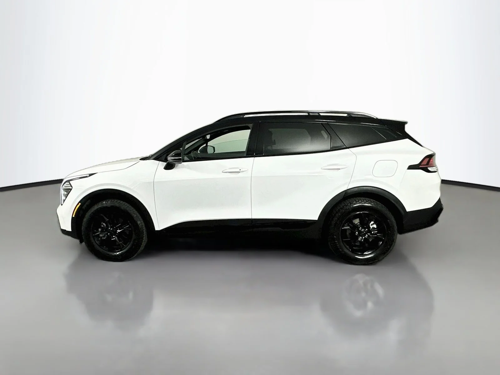 Used 2025 Glacier White Pearl/Ebony Black Roof Kia X-Pro image 4