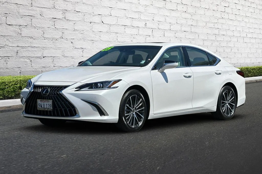 Used 2025 White Lexus 350 image 8