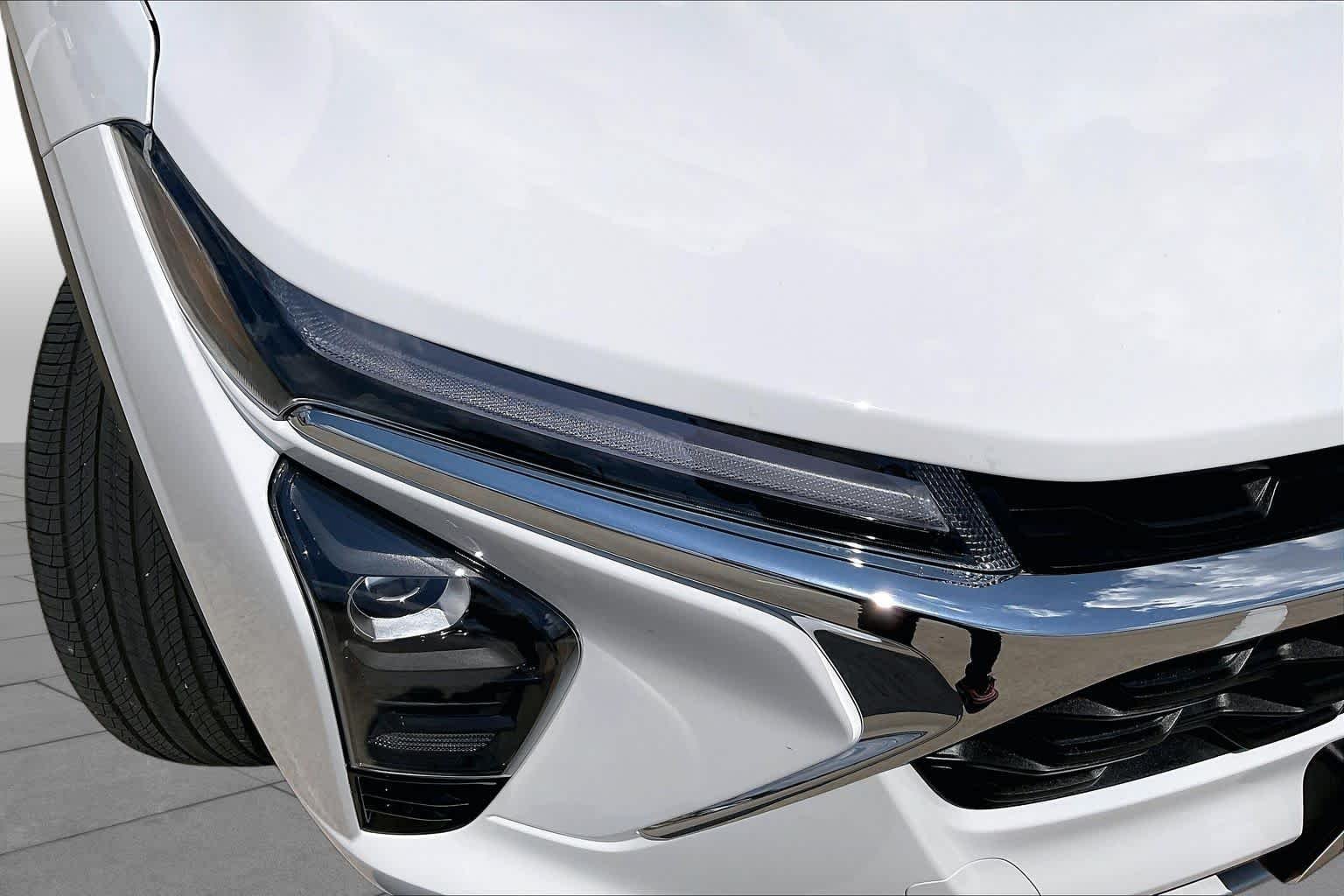 Used 2026 Summit White Chevrolet LT image 26