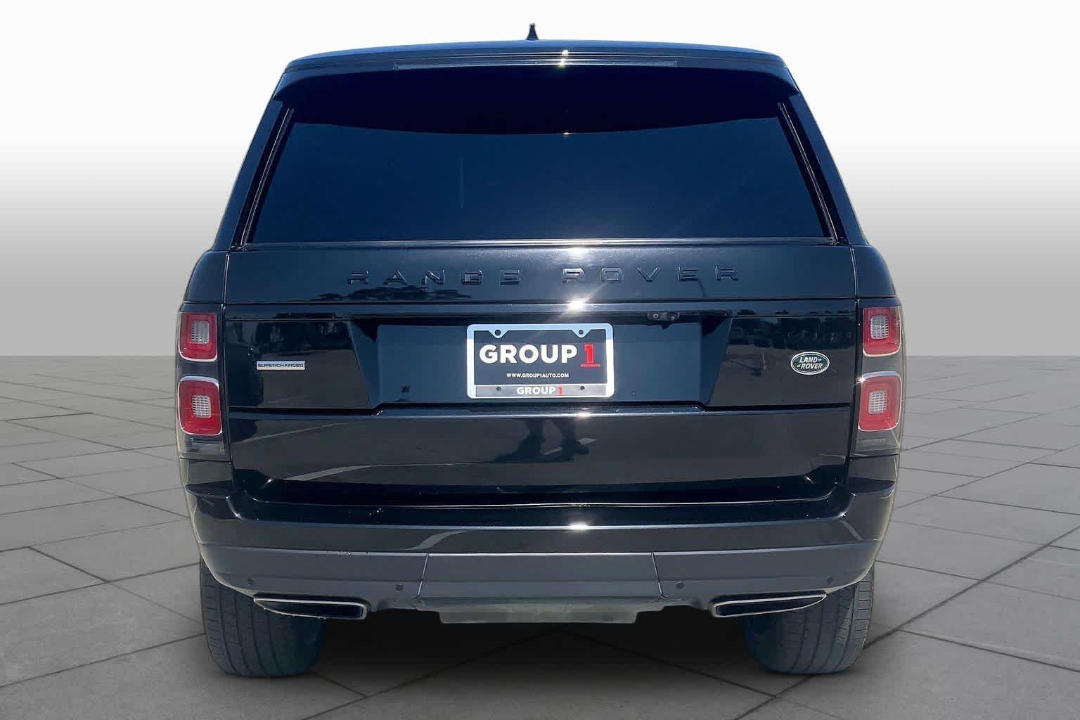Used 2018 Santorini Black Metallic Land Rover  image 5