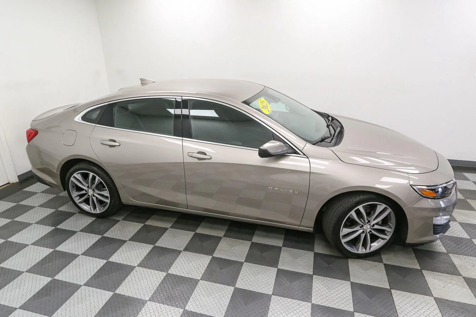 Used 2025 Mineral Gray Metallic Chevrolet LT image 5