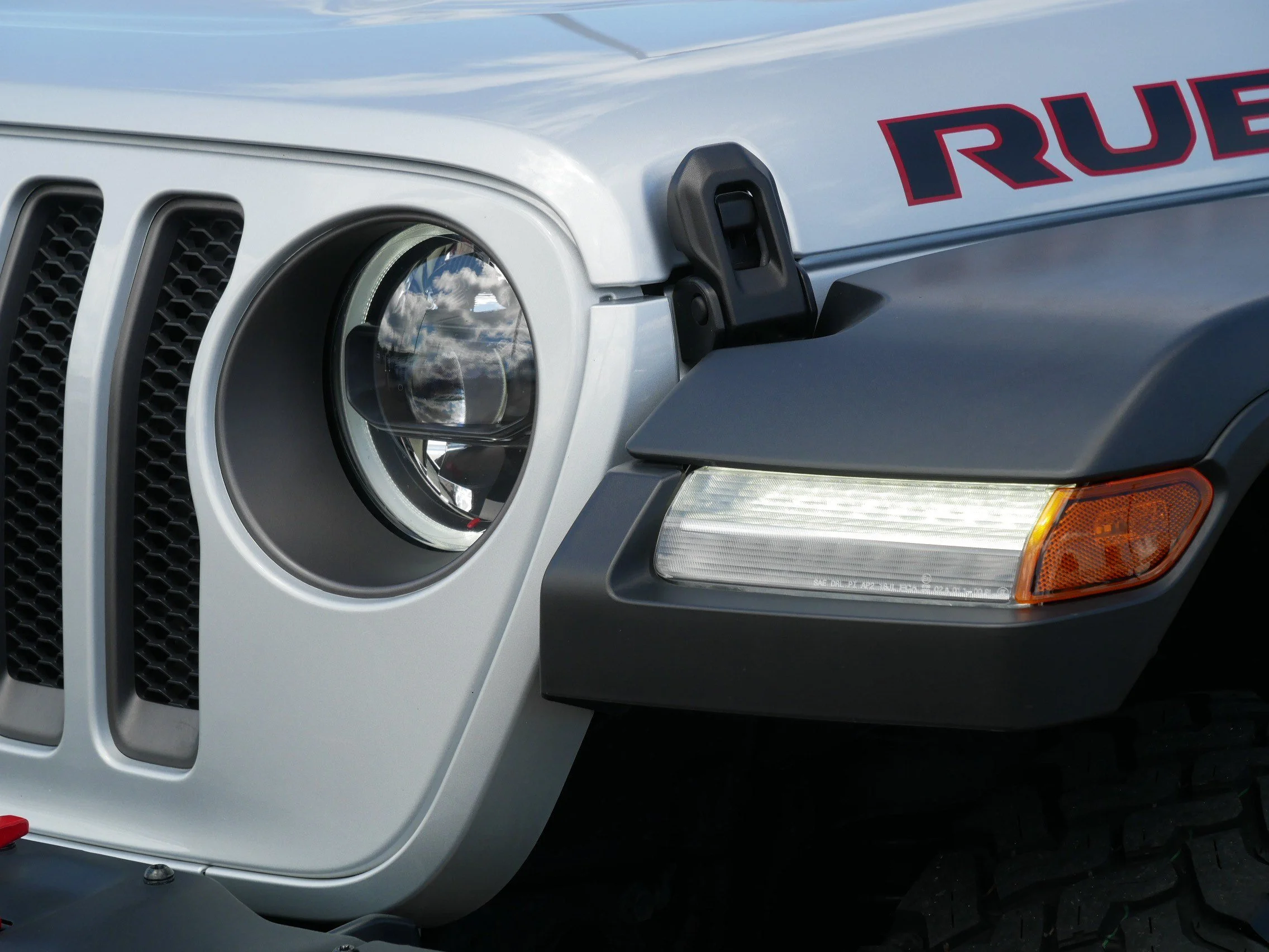 Used 2023 Silver Zynith Clearcoat Jeep Rubicon image 16