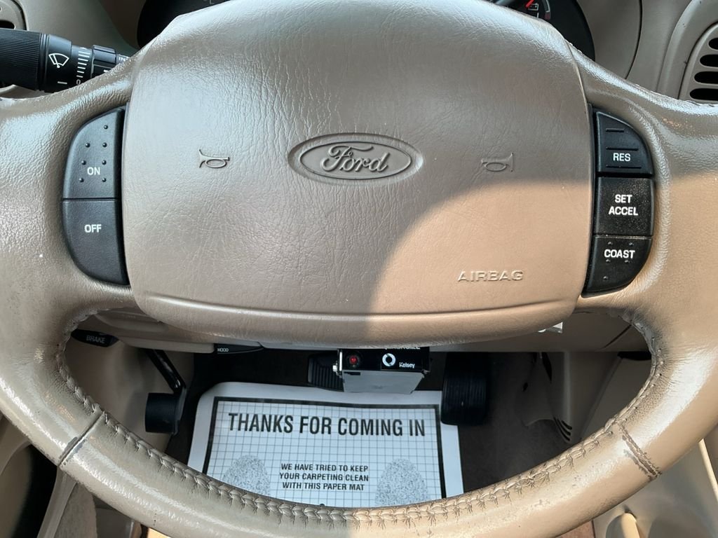 Used 2000 White Ford Eddie Bauer image 18