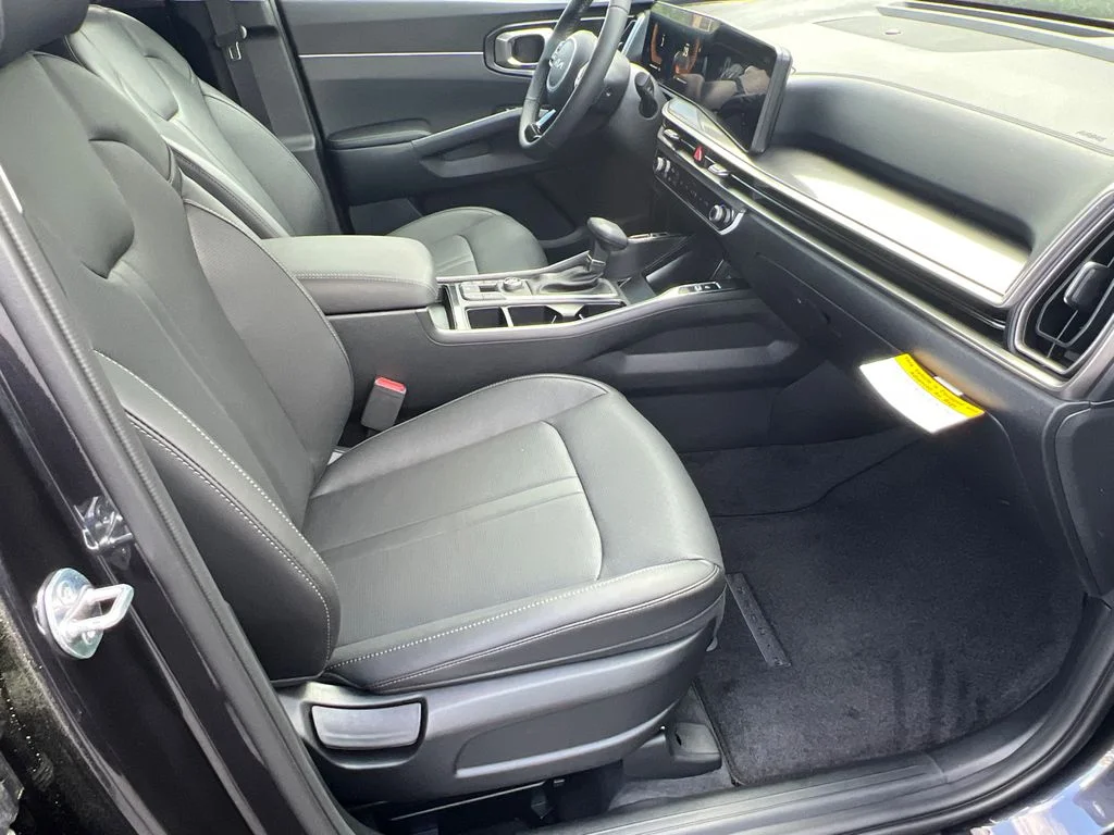 2025 Kia Sorento S - Photo 13