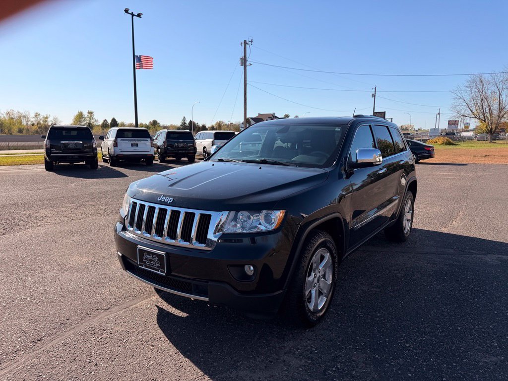 Used 2013 Black Jeep Limited image 11