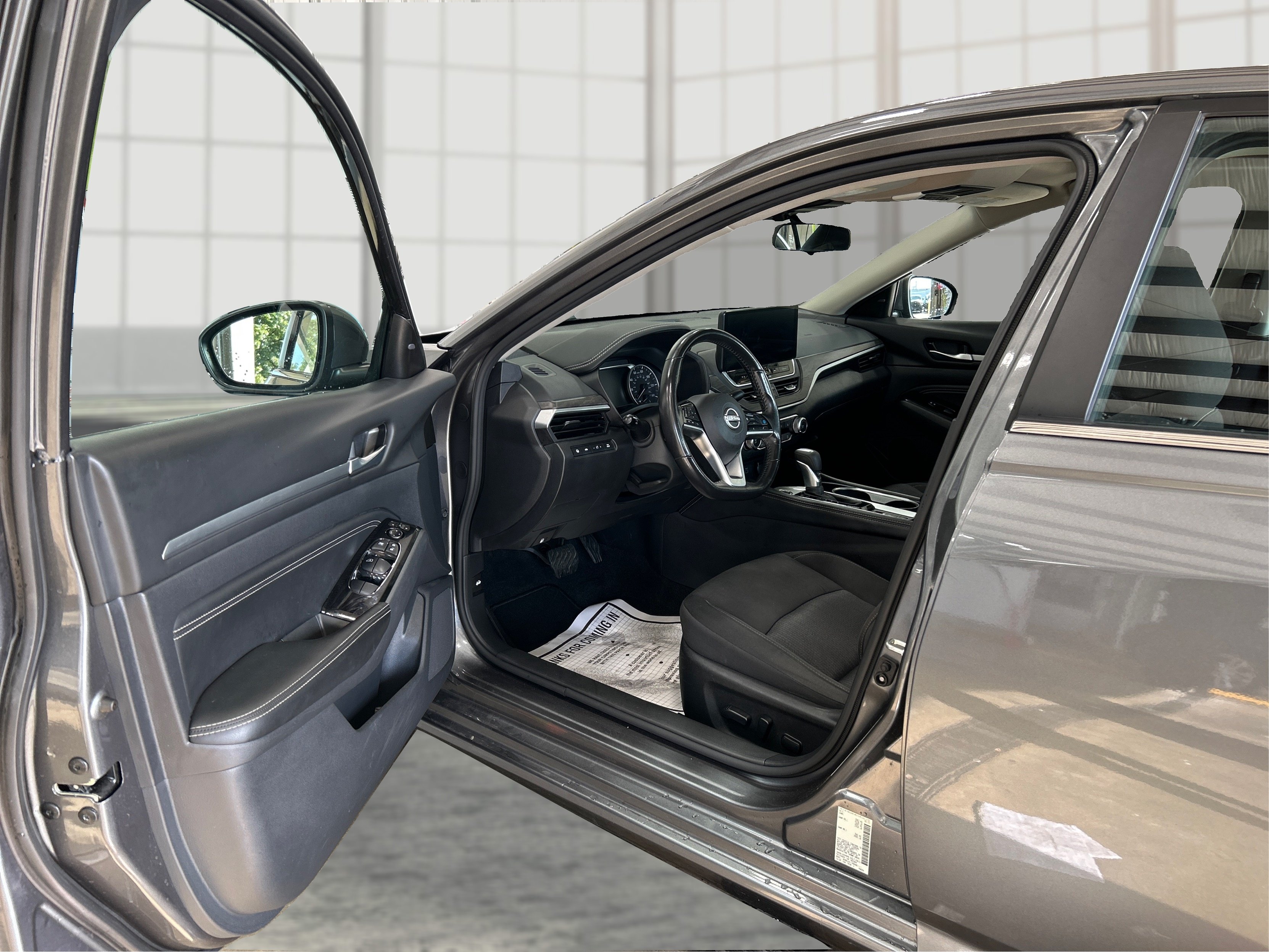 Used 2023 Nissan Altima SV with VIN 1N4BL4DV9PN367365 for sale in Kansas City