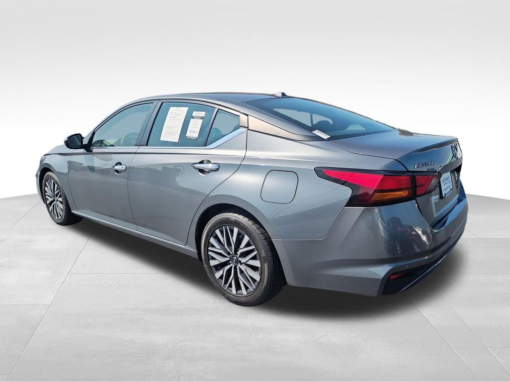 Used 2023 Gray Nissan 2.5 SV image 3