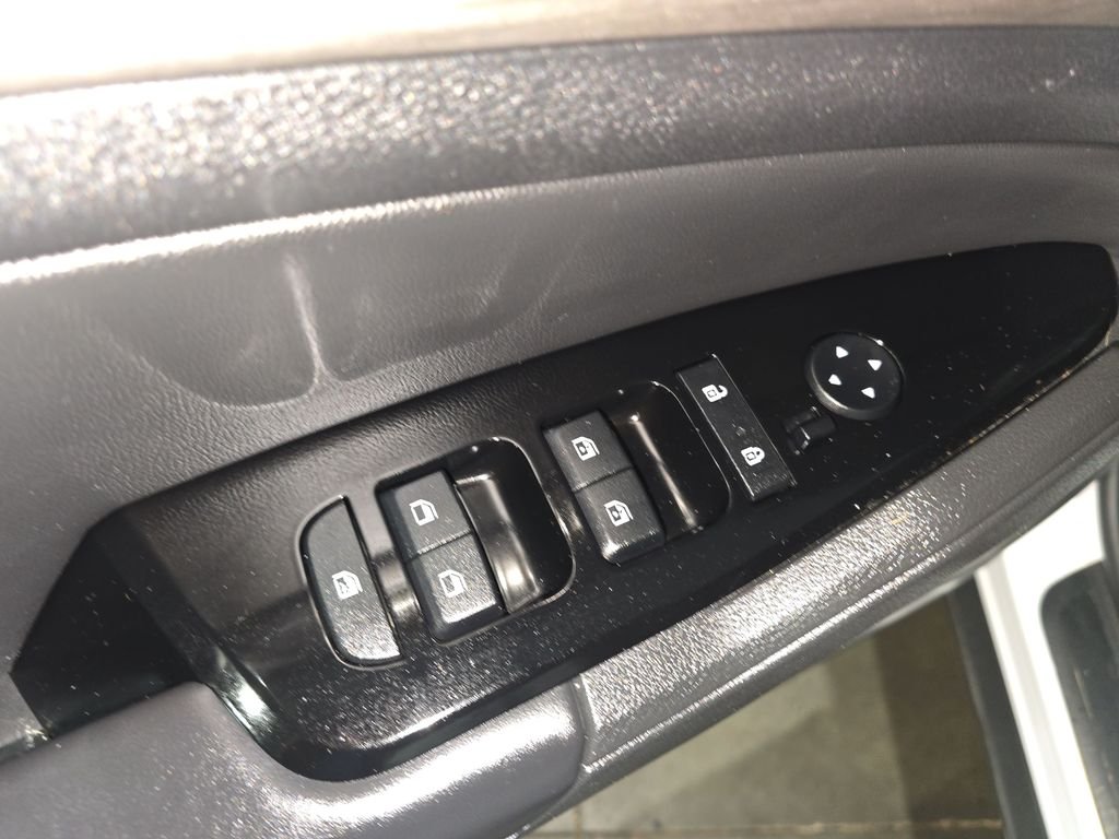 Used 2023 White Kia X-Line image 12