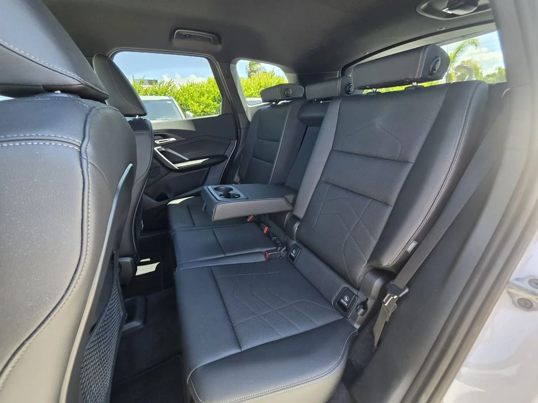 Used 2023  BMW xDrive28i image 23