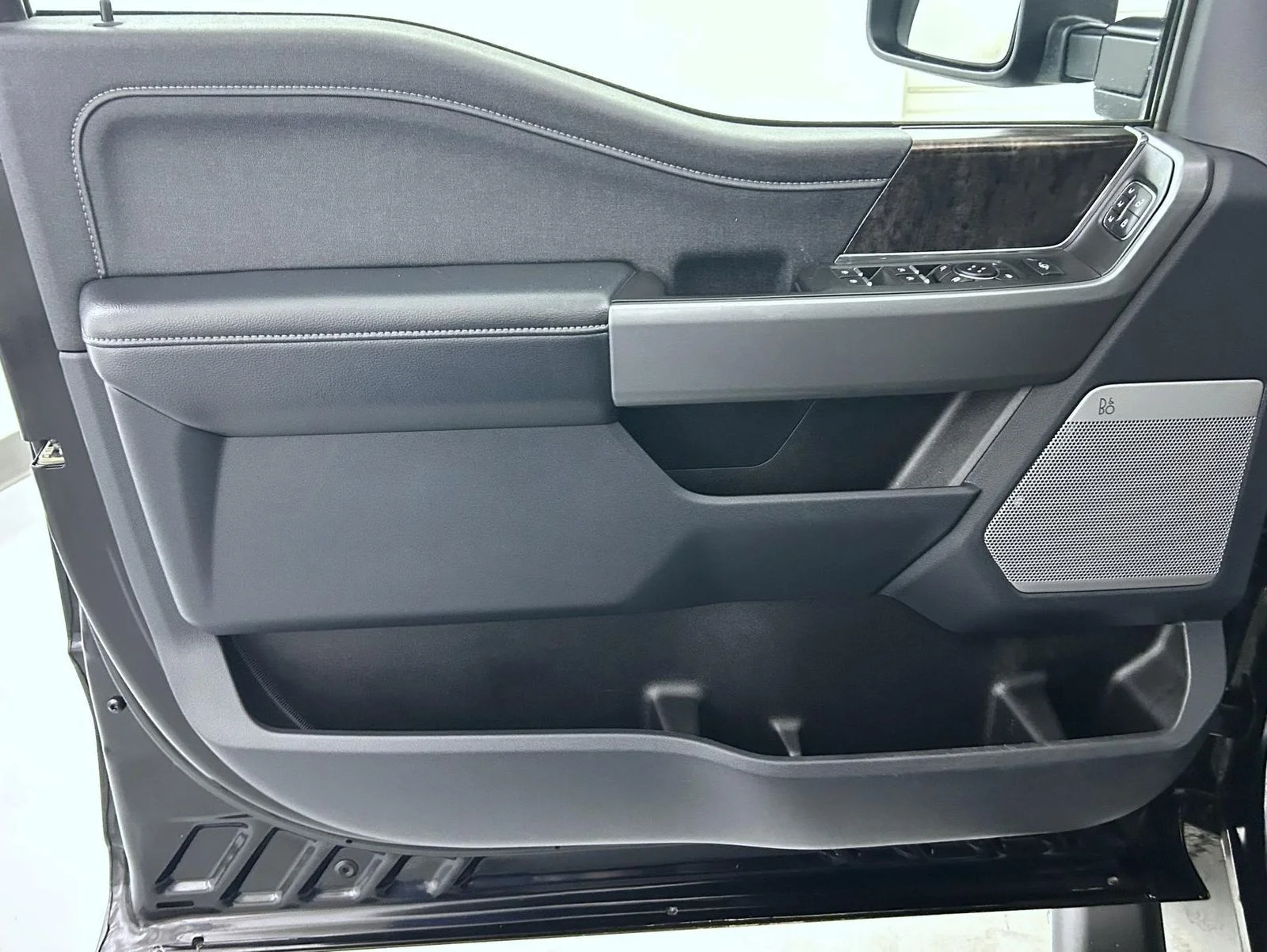 Used 2025 Black Ford Lariat image 9