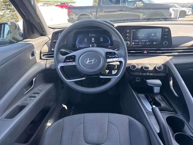 Used 2025 Black Hyundai SE image 15