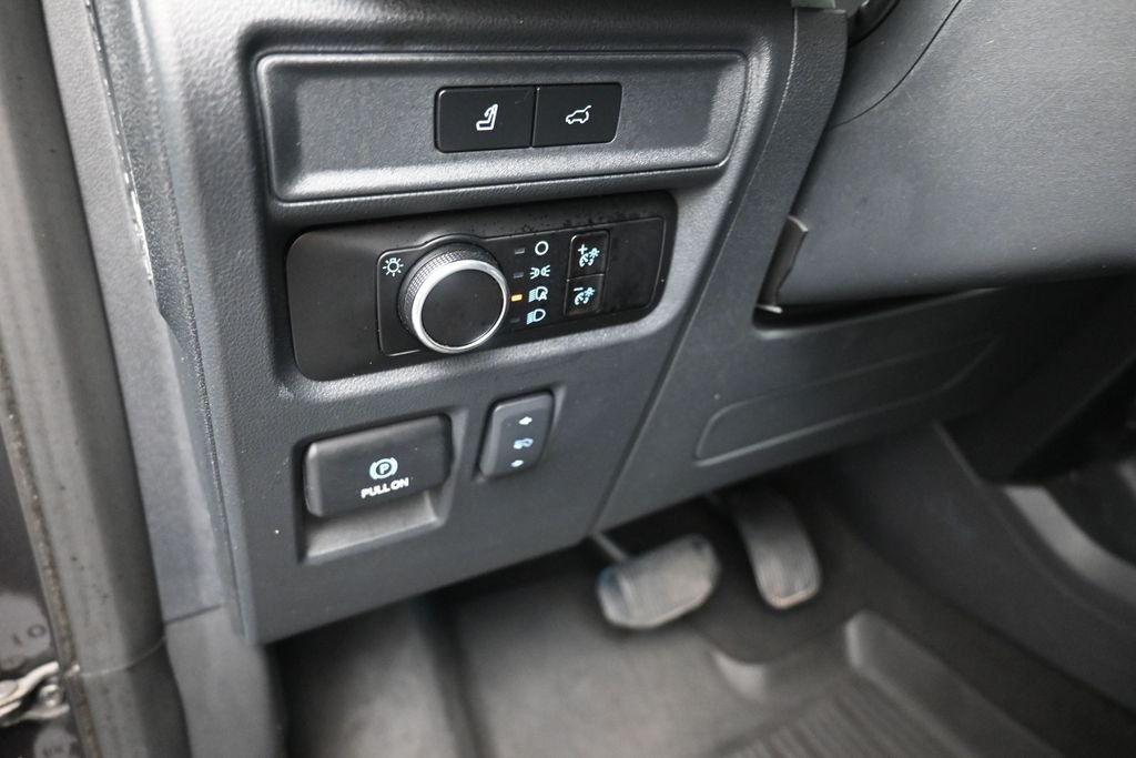 Used 2024 Gray Ford XLT image 13