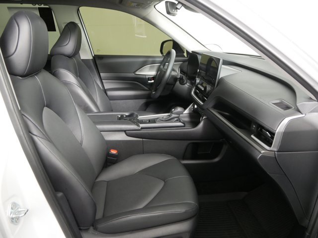 Used 2024 Wind Chill Pearl Toyota XLE image 18