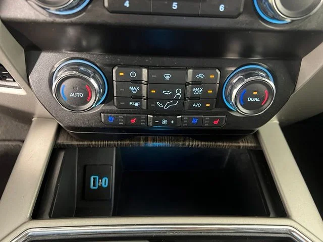 Used 2020 Gray Ford Lariat image 25
