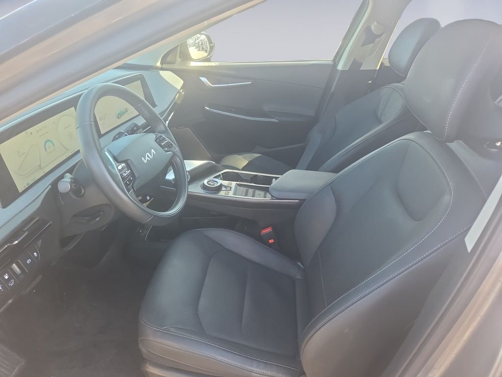 Used 2024 Gray Kia Wind image 17