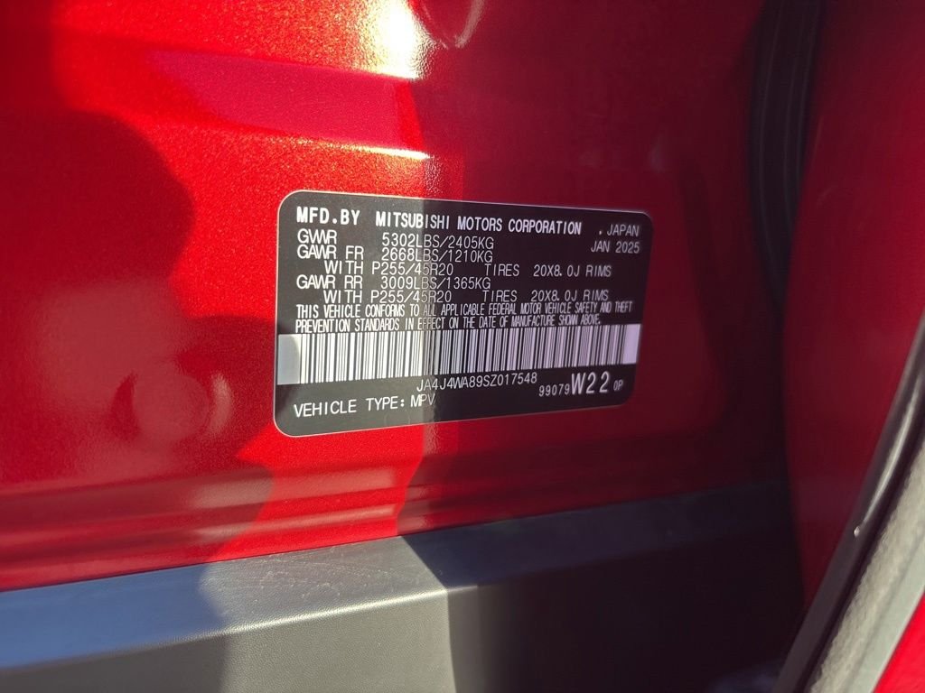 Used 2025  Mitsubishi SEL image 11