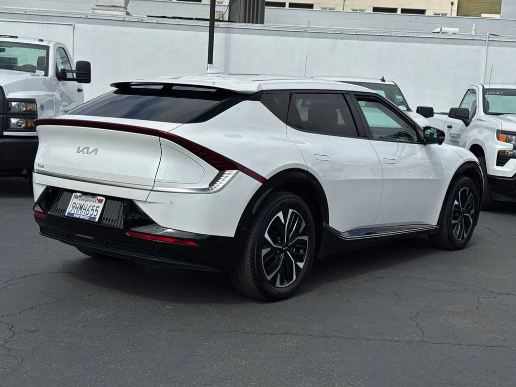 Used 2023 White Kia Wind image 13